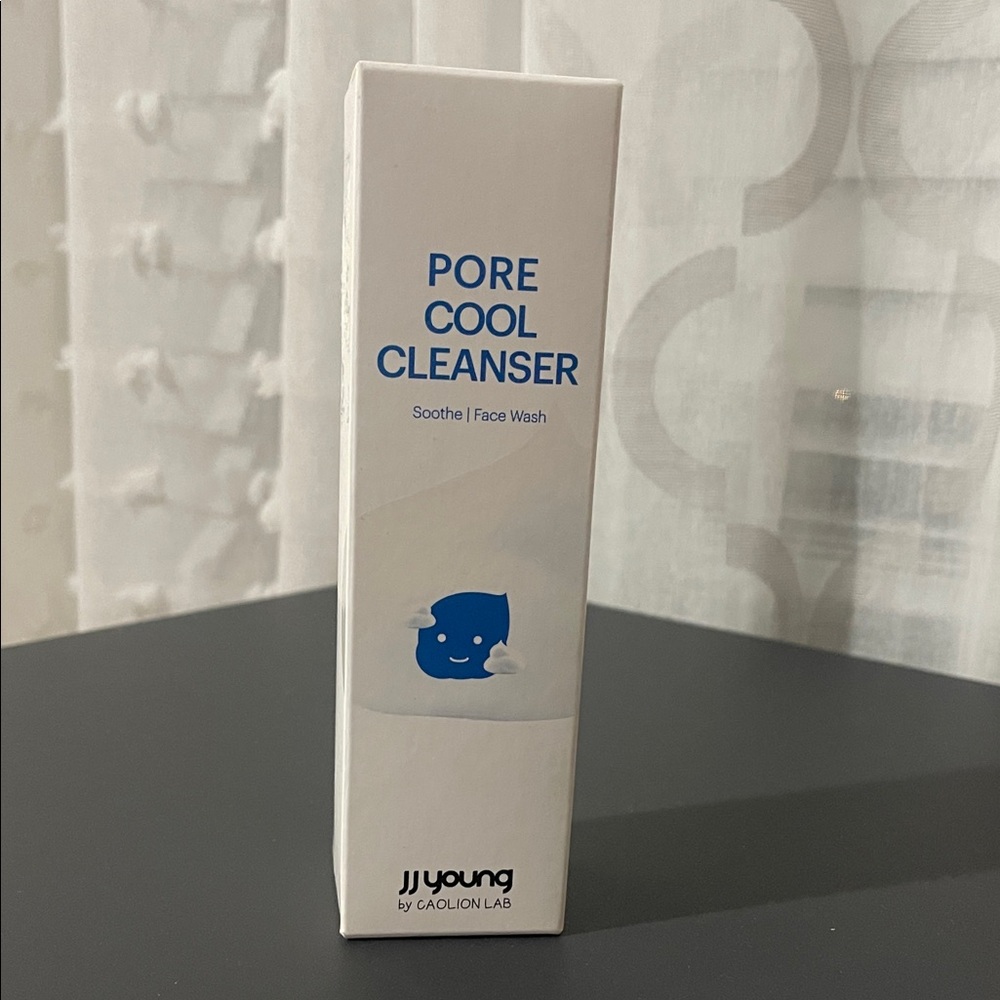Pore Cool Cleanser - White